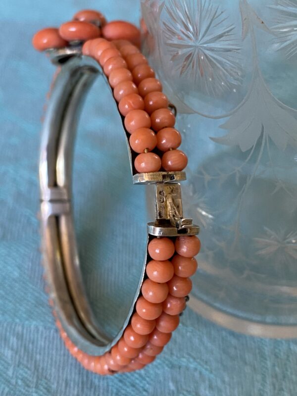 Ravissant bracelet ancien ornée de corail