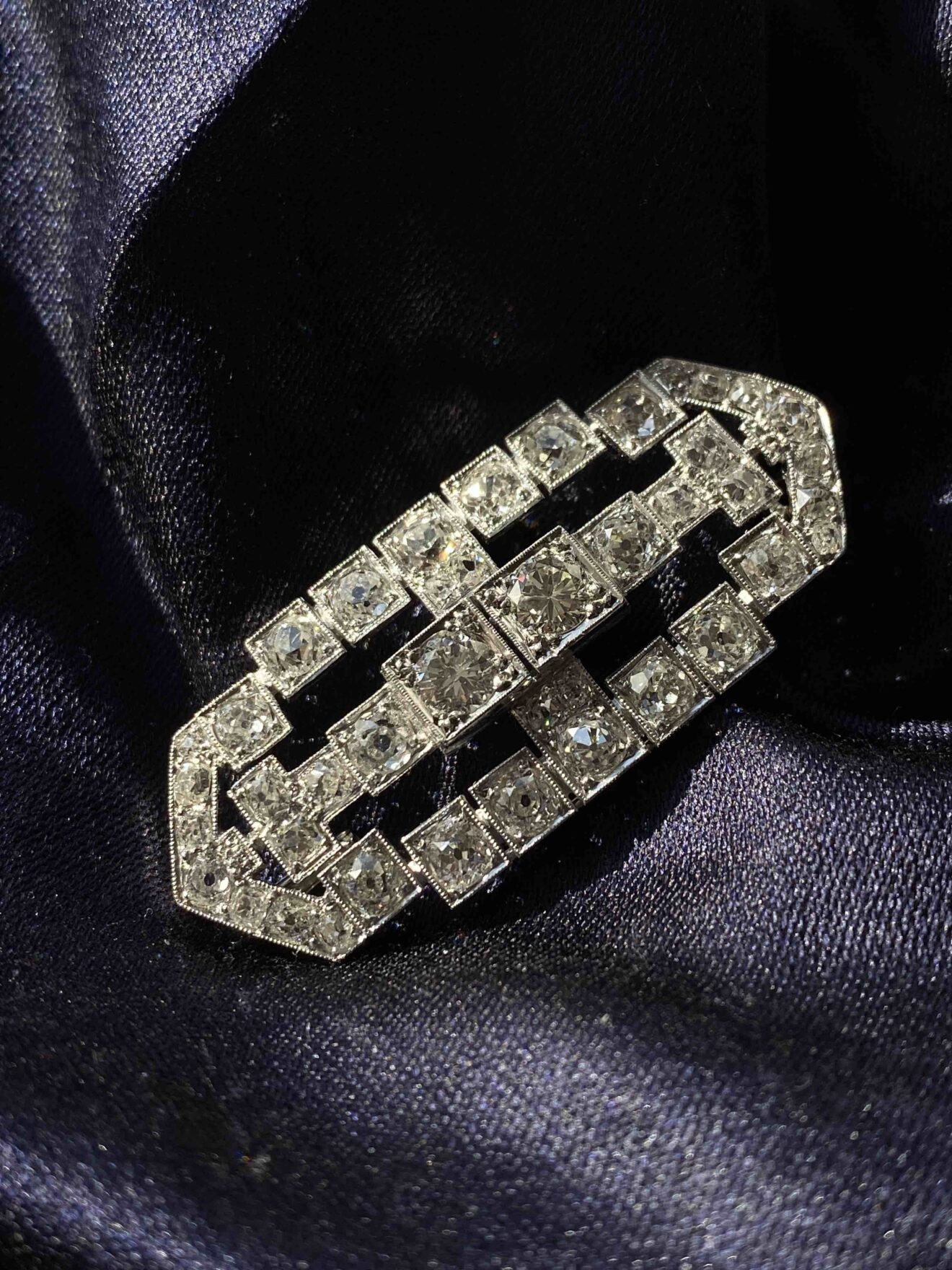 Broche Art Déco Vintage - Métal Argenté Orné D'une Pierre De Jais Facettée - Occasion